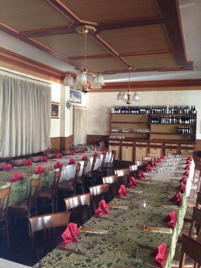 Ristorante Albergo Da Giovanni Carvico Bagian luar foto